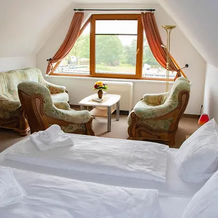 Maison d'hôtes Ausflugsrestaurant & Aalbude & Hausflossvermietung 15 Ps Am Kummerower See-verchen Dargun