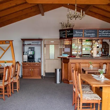 Maison d'hôtes Ausflugsrestaurant & Aalbude & Hausflossvermietung 15 Ps Am Kummerower See-verchen 3*