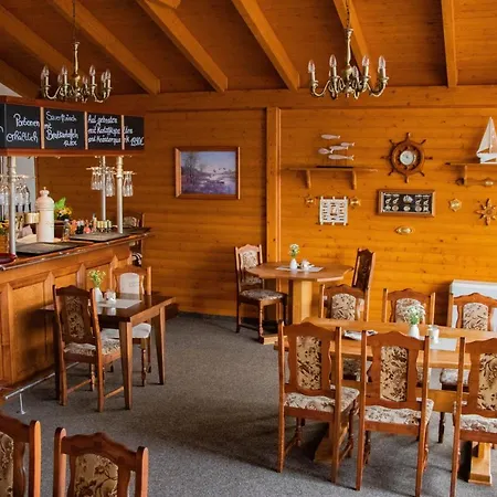 Ausflugsrestaurant & Aalbude & Hausflossvermietung 15 Ps Am Kummerower See-verchen