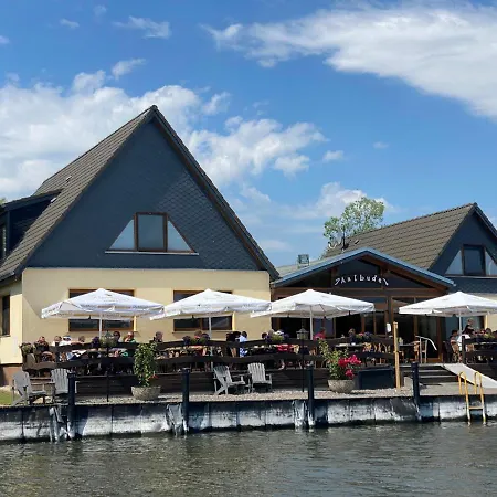 Maison d'hôtes Ausflugsrestaurant & Aalbude & Hausflossvermietung 15 Ps Am Kummerower See-verchen 3*