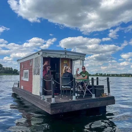 Ausflugsrestaurant & Aalbude & Hausflossvermietung 15 Ps Am Kummerower See-verchen 3* Dargun