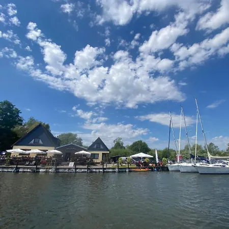 Ausflugsrestaurant & Aalbude & Hausflossvermietung 15 Ps Am Kummerower See-verchen Maison d'hôtes